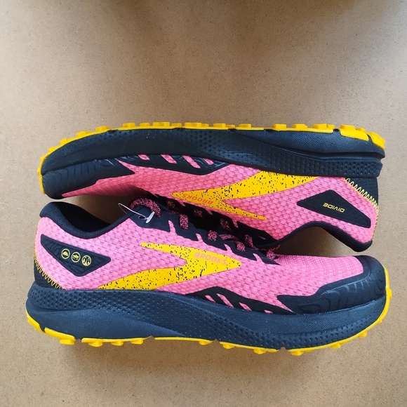 New Brooks Divide 4 Shoes Womens Size 9 Pink Black Yellow Trail Running Shoes - Picture 9 of 12